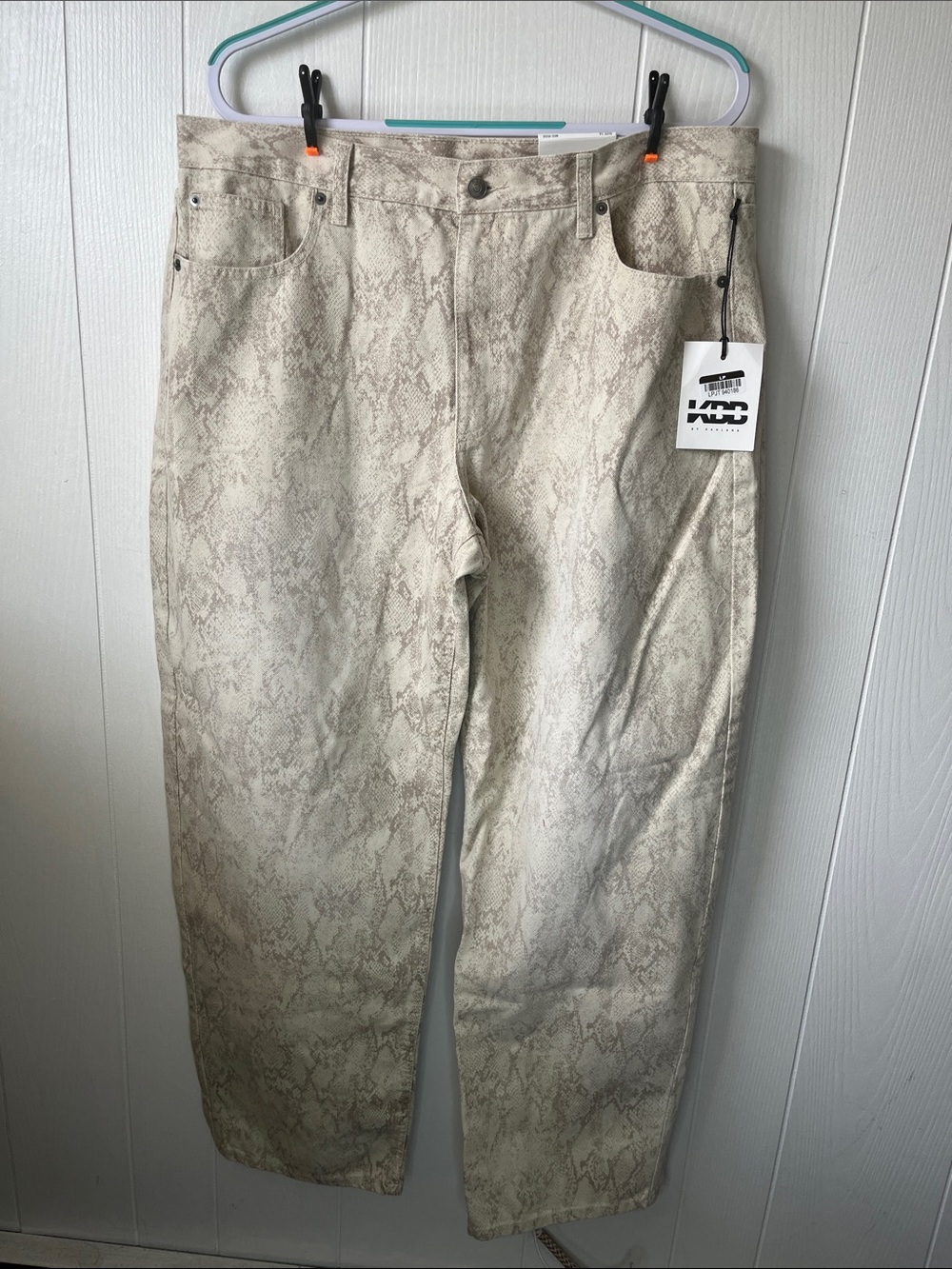 KBB by Kahlana Womens Mid-Rise Barrel Leg Jean - Picture 10 of 11